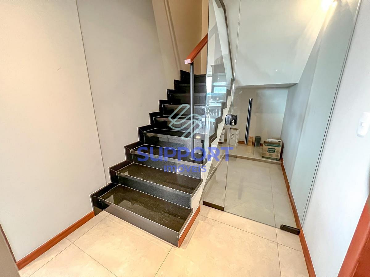 Casa à venda com 6 quartos, 370m² - Foto 26