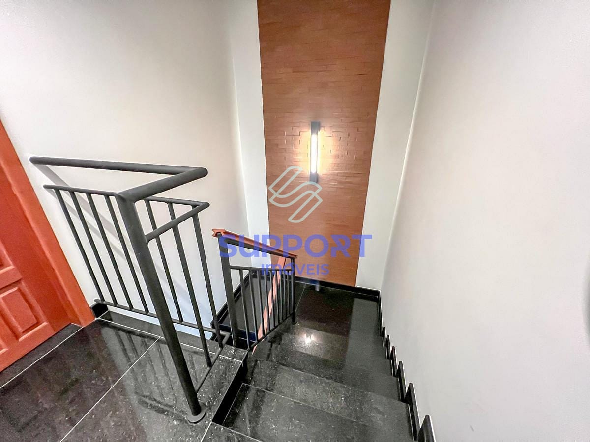 Casa à venda com 6 quartos, 370m² - Foto 27