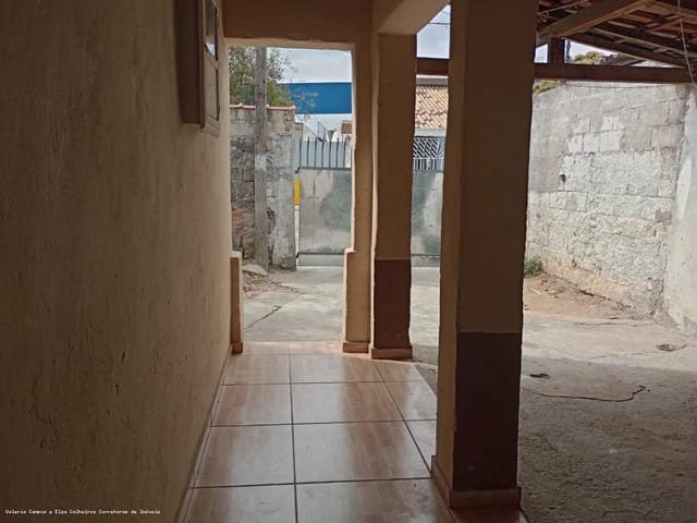 Casa com 216m² 2 quartos e 1 banheiro, à venda, no bairro Vila Santa Fé em Taubaté