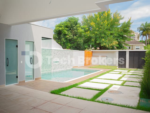 Casa com 350m² 4 quartos e 7 banheiros, à venda, no bairro Barra da Tijuca em Rio de Janeiro