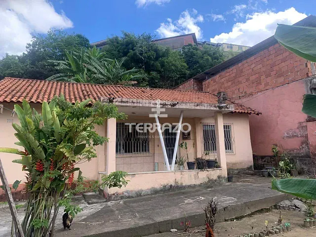 Casa com 557m² 3 quartos e 2 banheiros, à venda, no bairro Duzentos e Quarenta e Nove em Volta Redonda