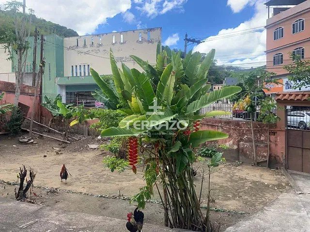 Casa com 557m² 3 quartos e 2 banheiros, à venda, no bairro Duzentos e Quarenta e Nove em Volta Redonda