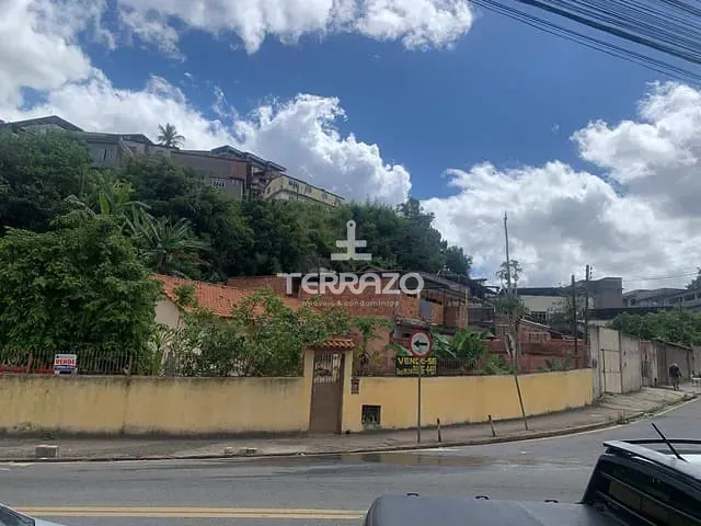 Casa com 557m² 3 quartos e 2 banheiros, à venda, no bairro Duzentos e Quarenta e Nove em Volta Redonda