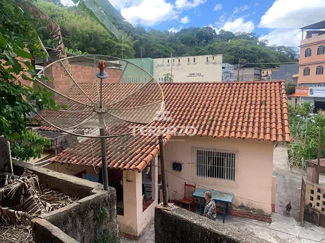 Casa com 557m² 3 quartos e 2 banheiros, à venda, no bairro Duzentos e Quarenta e Nove em Volta Redonda