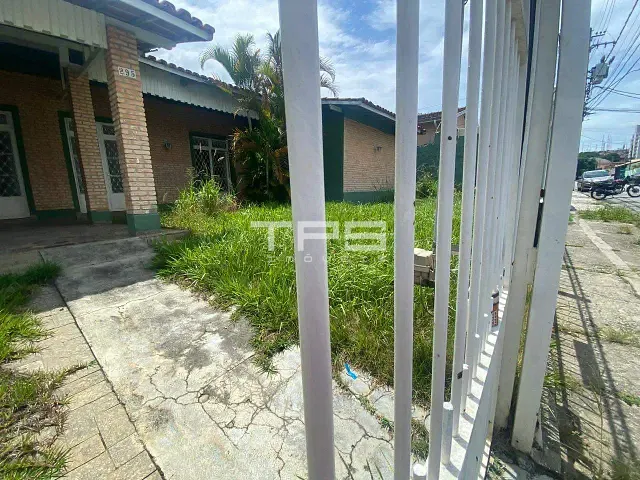 Casa com 680m² 4 quartos e 2 banheiros, à venda, no bairro Jardim Maria Augusta em Taubaté