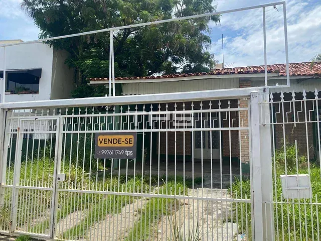 Casa com 680m² 4 quartos e 2 banheiros, à venda, no bairro Jardim Maria Augusta em Taubaté