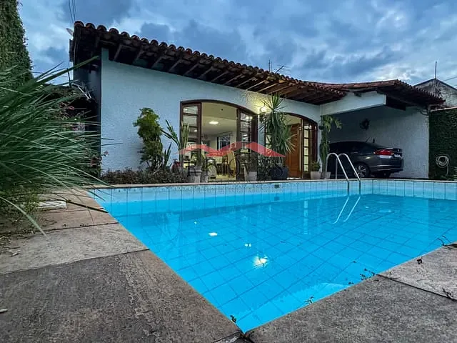 Casa com 360m² 3 quartos e 2 banheiros, à venda, no bairro Limoeiro em Volta Redonda
