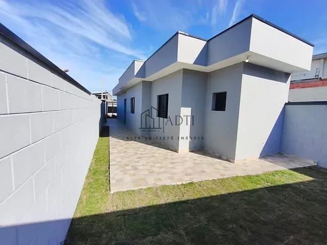 Casa com 153m² 2 quartos e 2 banheiros, à venda, no bairro Jardim Layr em Mogi das Cruzes