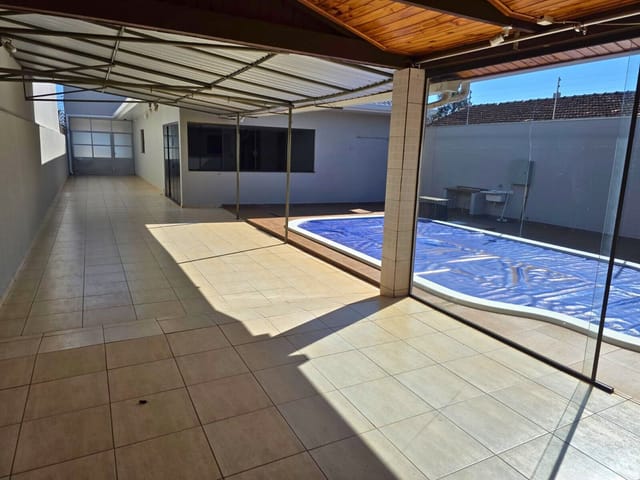 Casa com 511m² 3 quartos e 3 banheiros, à venda, no bairro Vila do Colégio em Apucarana