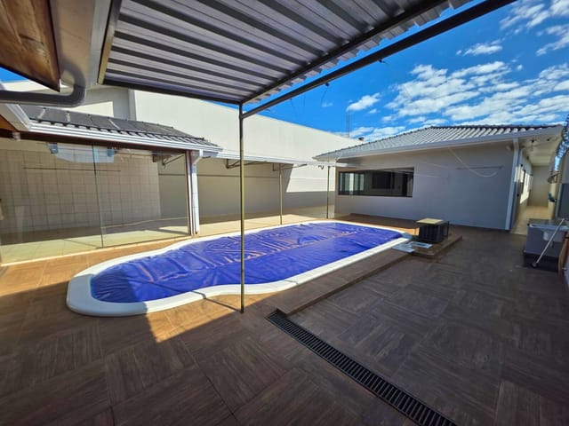 Casa com 511m² 3 quartos e 3 banheiros, à venda, no bairro Vila do Colégio em Apucarana