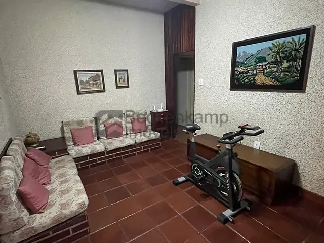 Casa com 430m² 3 quartos e 2 banheiros, à venda, no bairro Jardim Amália em Volta Redonda