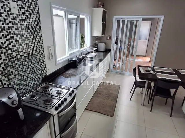 Casa com 300m² 3 quartos e 3 banheiros, à venda, no bairro Parque Esplanada em Votorantim