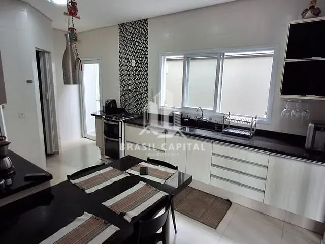 Casa com 300m² 3 quartos e 3 banheiros, à venda, no bairro Parque Esplanada em Votorantim