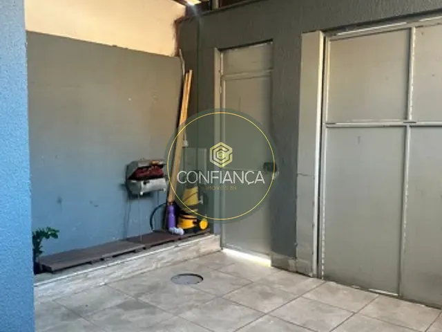 Casa 2 quartos e 2 banheiros, para alugar, no bairro Vila Nova Vista em Sabará