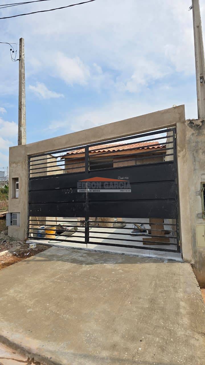 Casa à venda com 3 quartos, 81m² - Foto 2