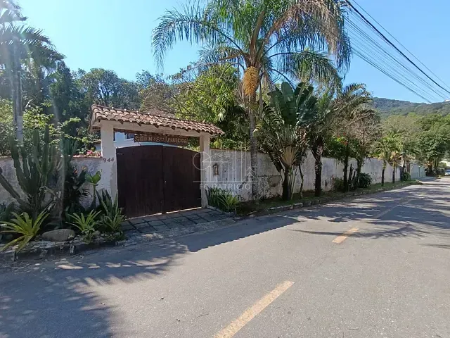 Casa com 950m² 6 quartos e 3 banheiros, à venda, no bairro Caneca Fina em Guapimirim
