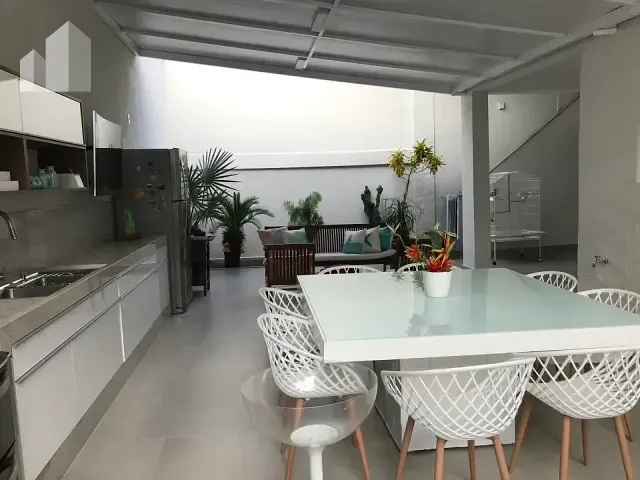 Casa com 400m² 5 quartos e 4 banheiros, à venda, no bairro da Luz em Nova Iguaçu