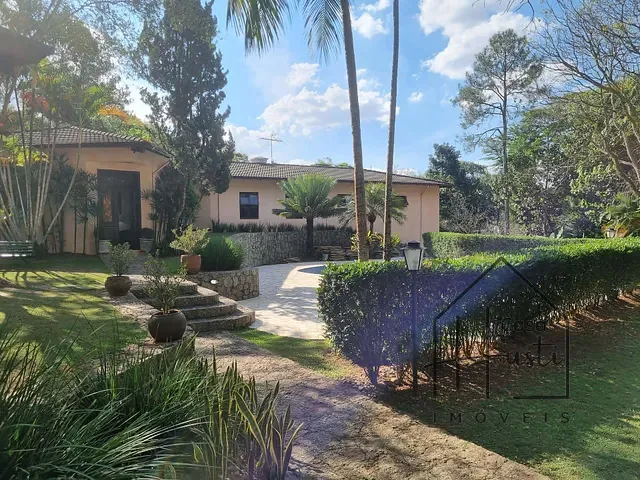 Casa com 2500m² 5 quartos e 6 banheiros, à venda, no bairro Jardim Mediterrâneo em Cotia