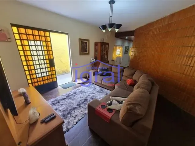 Casa com 400m² 5 quartos e 5 banheiros, à venda ou para alugar, no bairro Cidade Vargas em São Paulo