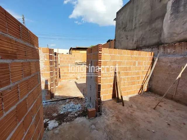 Casa com 130m² 2 quartos e 2 banheiros, à venda, no bairro Leonor em Londrina
