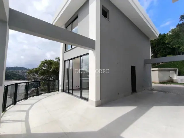 Casa com 122m² 2 quartos e 3 banheiros, à venda, no bairro Golfe em Teresópolis
