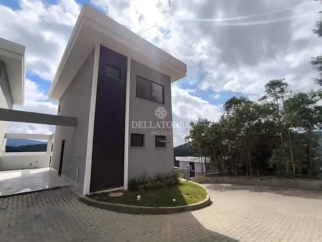 Casa com 122m² 2 quartos e 3 banheiros, à venda, no bairro Golfe em Teresópolis