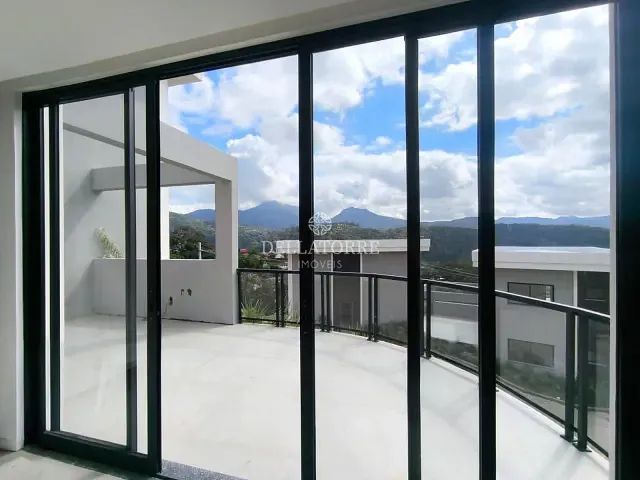 Casa com 122m² 2 quartos e 3 banheiros, à venda, no bairro Golfe em Teresópolis