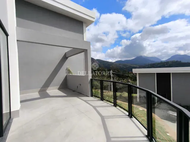 Casa com 122m² 2 quartos e 3 banheiros, à venda, no bairro Golfe em Teresópolis