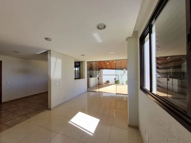 Casa com 377m² 4 quartos e 6 banheiros, à venda, no bairro Gleba Palhano em Londrina