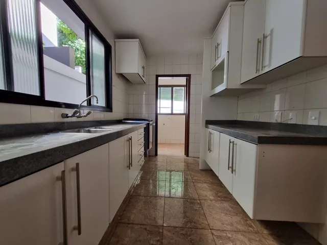 Casa com 377m² 4 quartos e 6 banheiros, à venda, no bairro Gleba Palhano em Londrina
