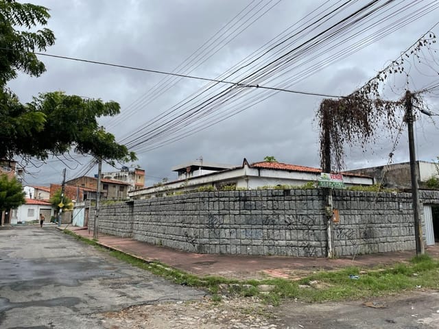 Casa com 450m² 3 quartos e 1 banheiro, à venda, no bairro Amadeu Furtado em Fortaleza