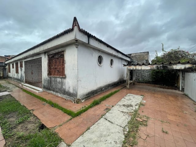 Casa com 450m² 3 quartos e 1 banheiro, à venda, no bairro Amadeu Furtado em Fortaleza