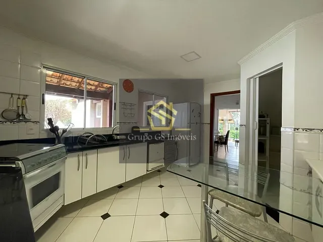 Casa com 1000m² 3 quartos e 5 banheiros, à venda ou para alugar, no bairro Centro em Valinhos