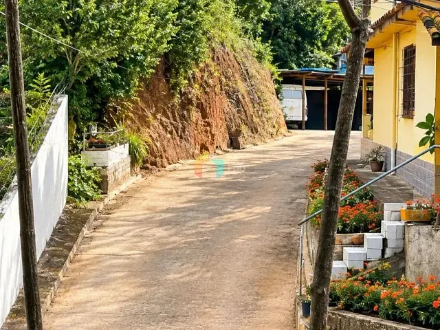 Casa com 1272m² 3 quartos e 1 banheiro, à venda, no bairro Caxambu em Petrópolis