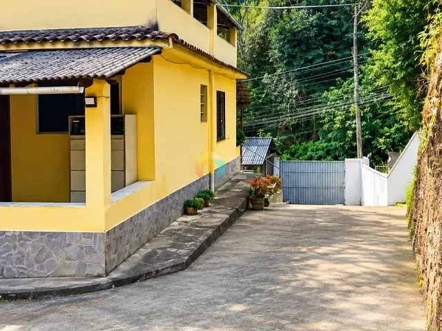 Casa com 1272m² 3 quartos e 1 banheiro, à venda, no bairro Caxambu em Petrópolis