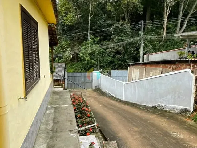 Casa com 1272m² 3 quartos e 1 banheiro, à venda, no bairro Caxambu em Petrópolis