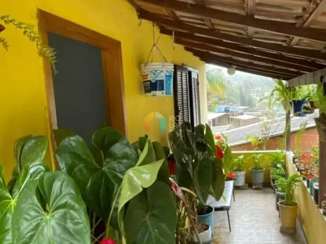Casa com 1272m² 3 quartos e 1 banheiro, à venda, no bairro Caxambu em Petrópolis