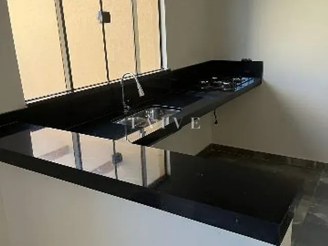 Casa com 175m² 3 quartos e 2 banheiros, à venda, no bairro Colúmbia em Londrina