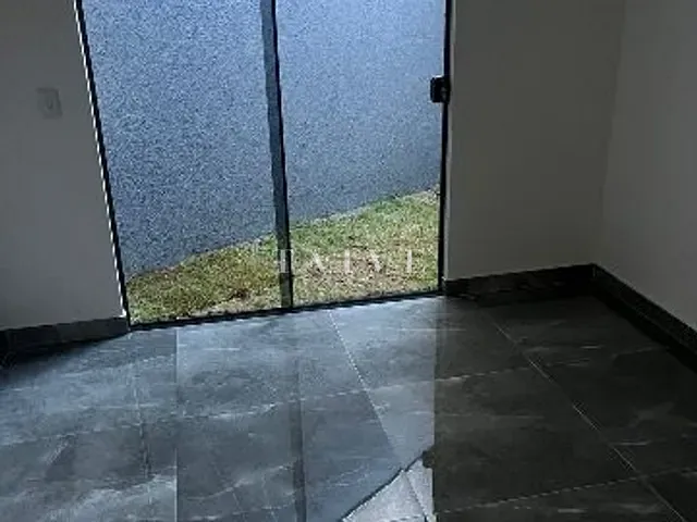 Casa com 175m² 3 quartos e 2 banheiros, à venda, no bairro Colúmbia em Londrina