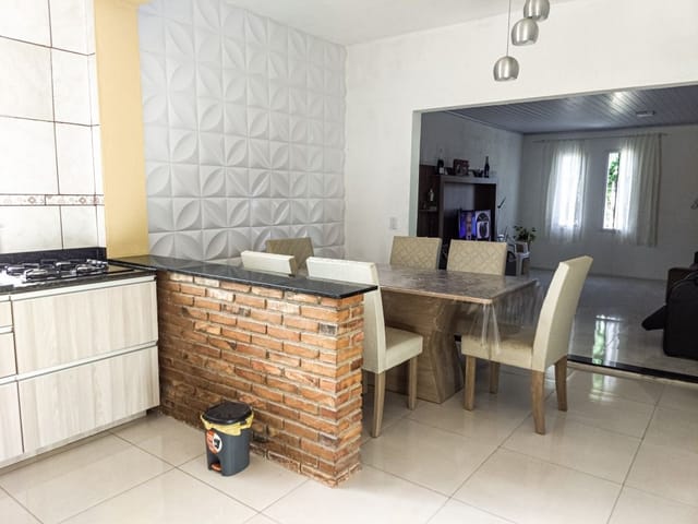 Casa com 300m² 2 quartos e 1 banheiro, à venda, no bairro Três Vendas em Pelotas