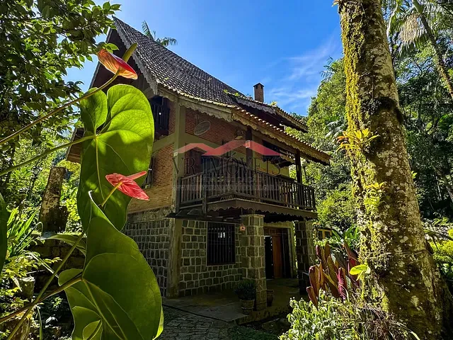 Casa com 757m² 3 quartos e 3 banheiros, à venda, no bairro Village D ìtatiaia - Penedo em Itatiaia