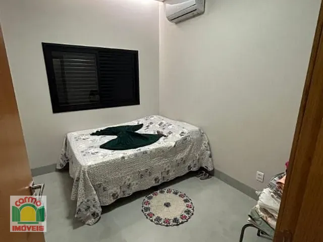 Casa com 300m² 4 quartos e 3 banheiros, à venda, no bairro Residencial Cerejeiras em Anápolis