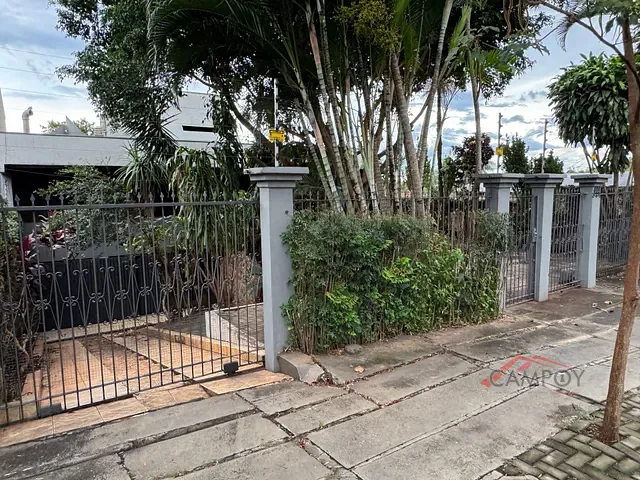 Casa com 552m² 3 quartos e 3 banheiros, à venda, no bairro 28 DE JANEIRO em Apucarana