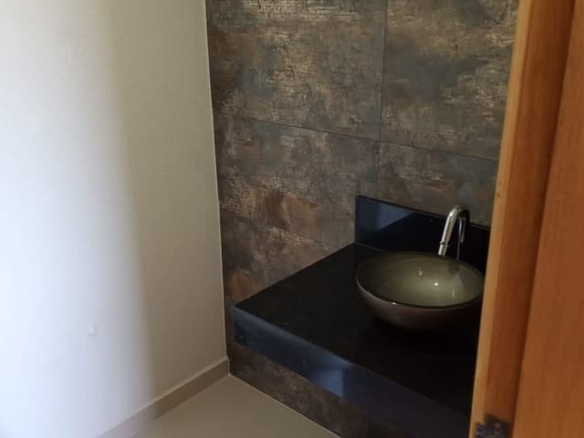 Casa com 218m² 2 quartos e 3 banheiros, à venda, no bairro Olímpico em Londrina