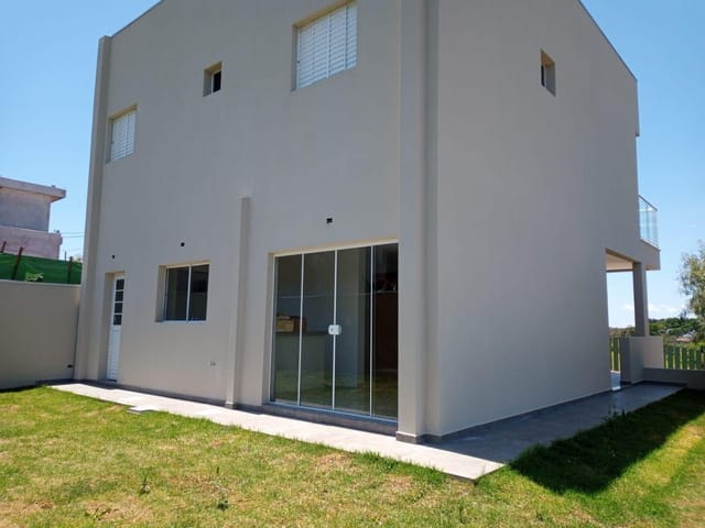 Casa com 218m² 2 quartos e 3 banheiros, à venda, no bairro Olímpico em Londrina