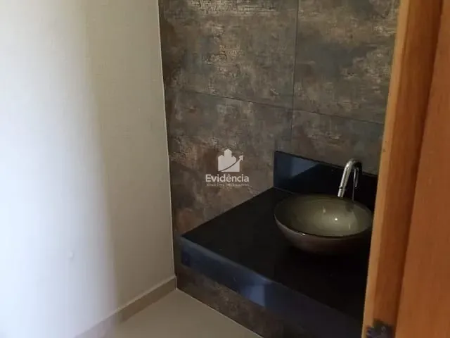 Casa com 218m² 2 quartos e 3 banheiros, à venda, no bairro Olímpico em Londrina