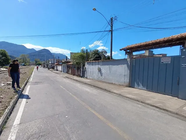 Casa com 360m² 3 quartos e 2 banheiros, à venda, no bairro Parque Fleixal em Guapimirim