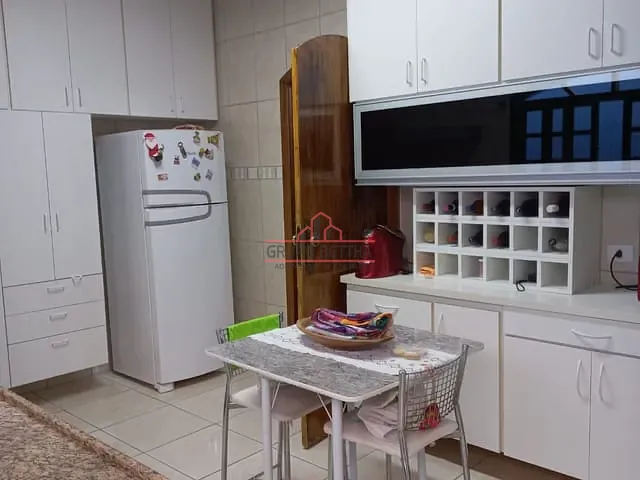 Casa com 250m² 3 quartos e 2 banheiros, à venda, no bairro Jardim dos Camargos em Barueri