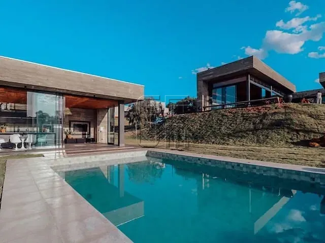 Casa com 2085m² 4 quartos e 5 banheiros, à venda, no bairro Estancia Santa Paula em Cambé
