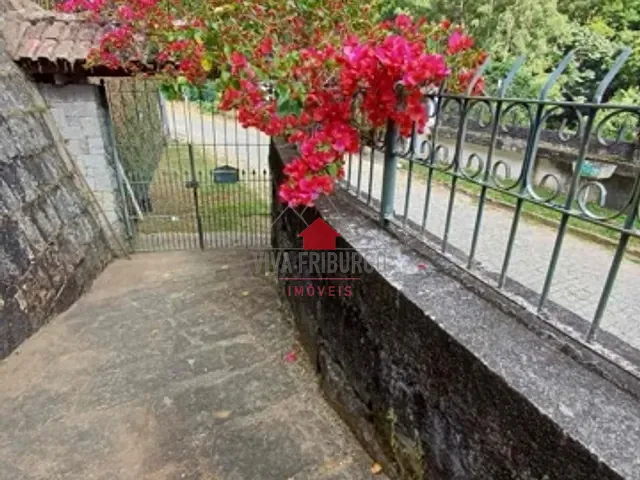 Casa com 290m² 3 quartos e 3 banheiros, à venda, no bairro Cascatinha em Nova Friburgo